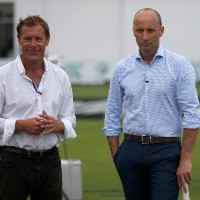 England looked like startled rabbits in second innings: Hussain