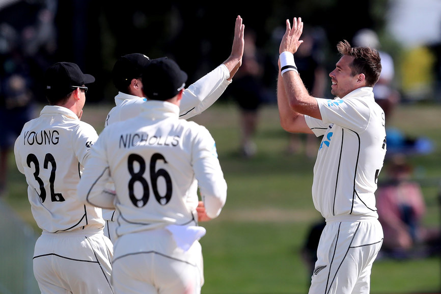 Southee leads New Zealand charge to have Pakistan on the ropes