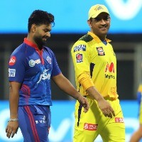 Pant happy to trump his "Go To Man" Dhoni; CSK skipper unhappy with bowlers