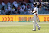 Kohli closes gap with top-ranked Smith