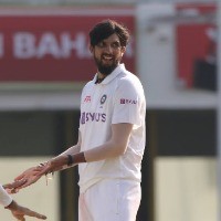 Ishant becomes 3rd Indian pacer to take 300 Test wickets