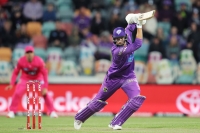 Superb death-overs bowling sees Hurricanes defeat Sixers in BBL opener