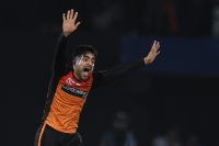 Rashid remembers late parents while receiving Player of the Match award