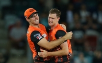 Scorchers reach final after overpowering Heat