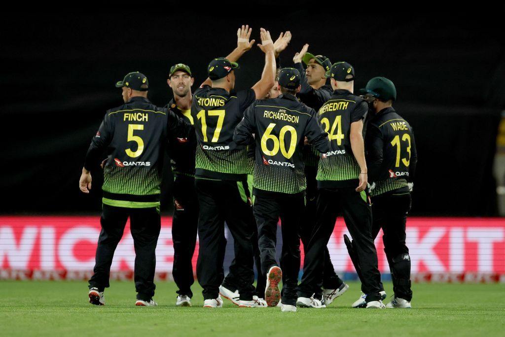 Clinical Australia wreck New Zealand to keep the series alive