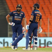 Find it easier to bowl to Rohit than Kohli, says Amir