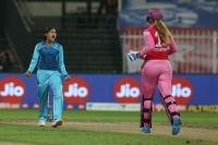 Hats off to our bowlers for soaking in pressure: Harmanpreet