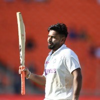 Pant instills fear in the opposition: Karthik