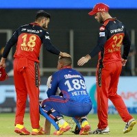 Bangalore survive Hetmyer scare to clinch last-ball victory
