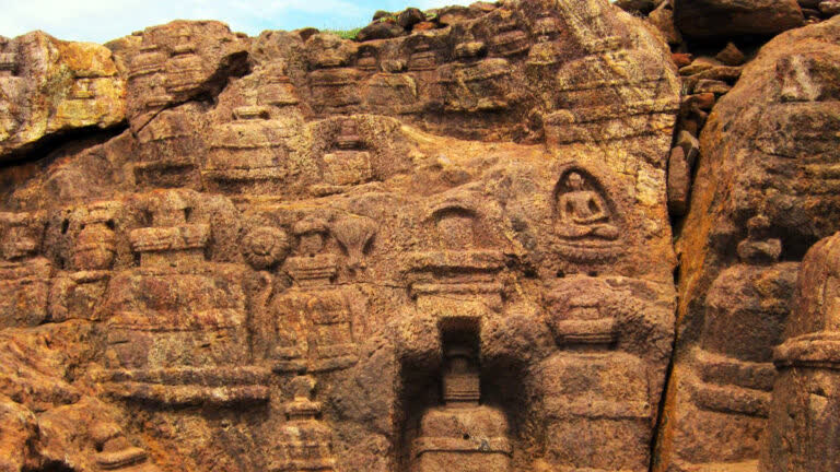 पुष्पगिरी महाविहार: एक खोया हुआ ज्ञान का केंद्र