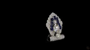 brooch-in-white-gold-for-old-money-2