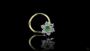 royal-emerald-blossom-nose-pin-1
