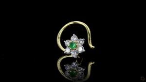 royal-emerald-blossom-nose-pin-3