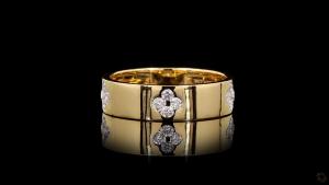 mens-gold-band-ring-with-diamond-clover-accents-0
