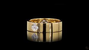 mens-gold-band-ring-with-diamond-clover-accents-5