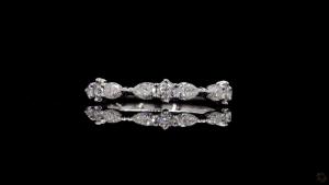 lysara-oval-round-diamond-band-5