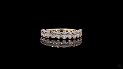Evelisse Oval Diamond Band Thumbnail