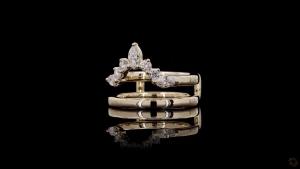 marquise-diamond-cluster-ring-set-in-yellow-gold-3