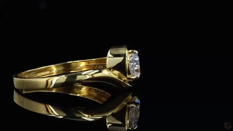 radiant-gold-embraces-a-dazzling-oval-cut-diamond-p-p-zm-8