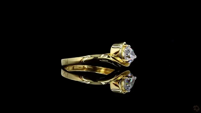 radiant-gold-embraces-a-dazzling-oval-cut-diamond-p-r-r-20