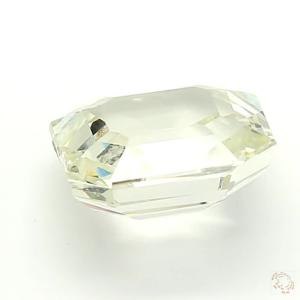 588-carat-white-natural-sapphire-3