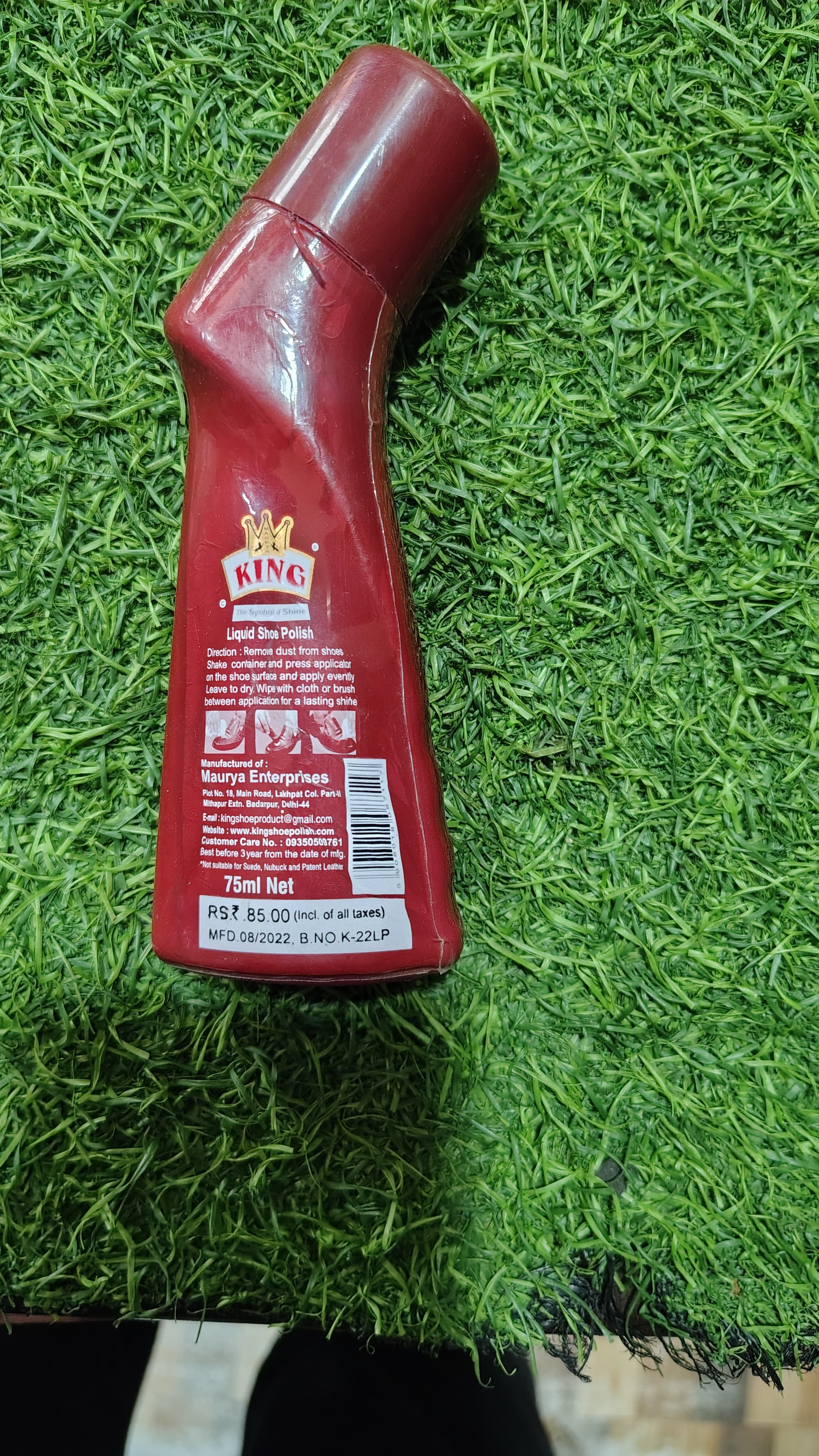Shiny shoes polish 