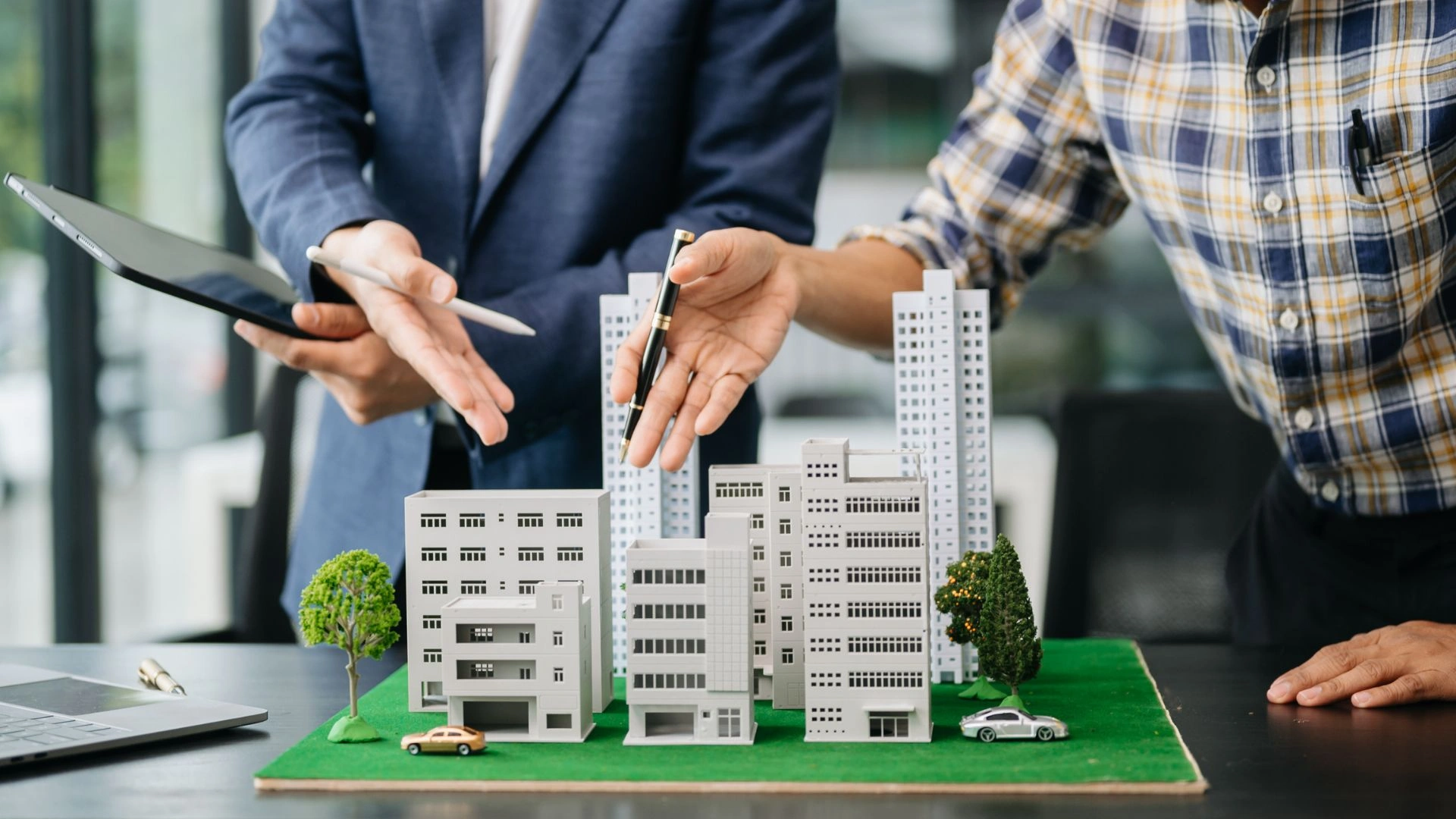 Top Reasons Why NRIs Are Investing in Flats for Sale in Hyderabad