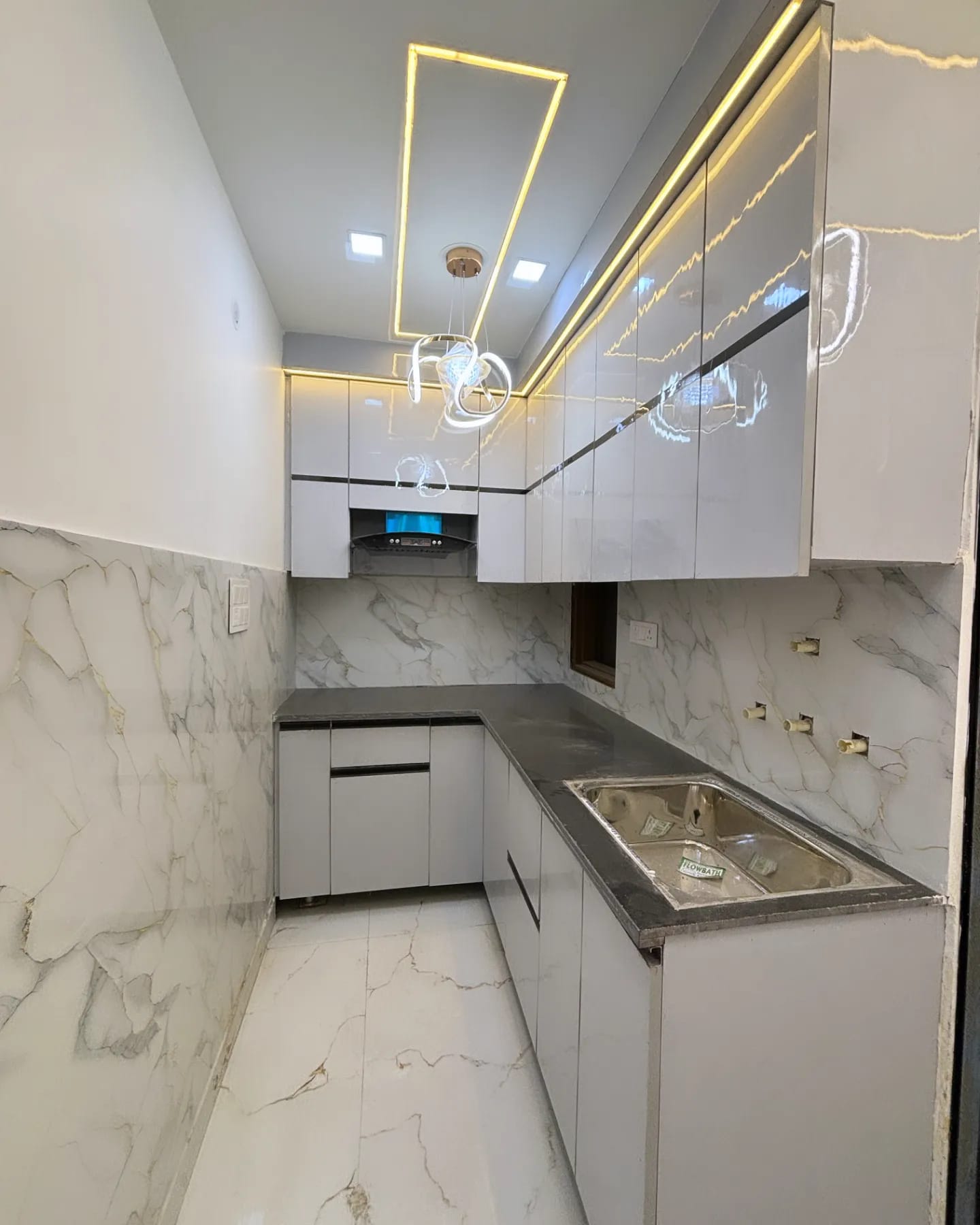 Contemporary kitchen by Nest Architects, Nagpur