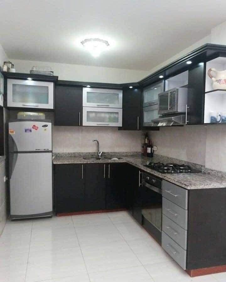 Simple Kitchen Design with Black & Grey Granite Countertop