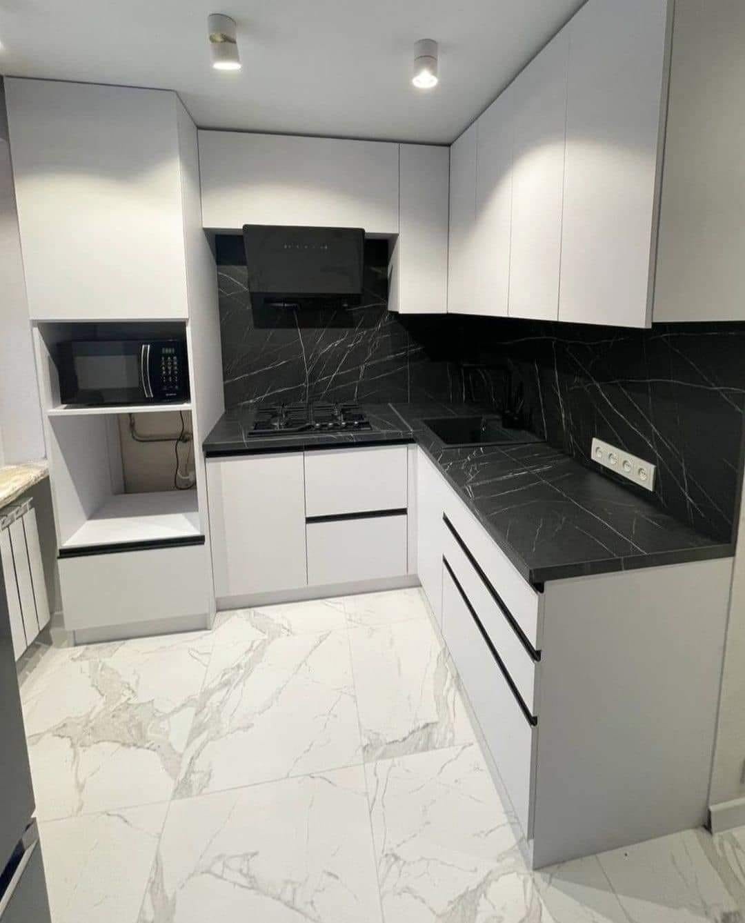 Cute Cozy Classic Black and White Low Budget Kitchen Design