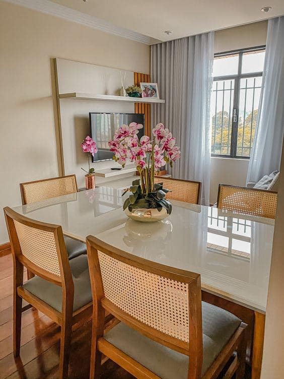 Embrace This Clean and Simple Blend for Dining Room Design