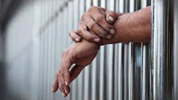 Nizamabad Police | అర్ధరాత్రి వరకు తెరిచి ఉంచిన దుకాణం.. ఒకరికి జైలు