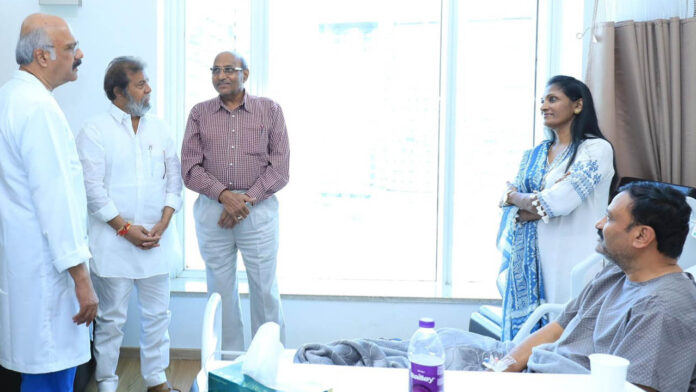 MLA Thota Lakshmi Kantarao | ఎమ్మెల్యే తోట లక్ష్మీ కాంతారావుకు మంత్రి దామోదర రాజనర్సింహ, ఎంపీ సురేష్ షెట్కర్ పరామర్శ