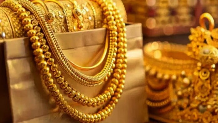 Today Gold Price | బంగారం లాంటి వార్త.. స్వ‌ల్పంగా త‌గ్గిన పసిడి ధర..