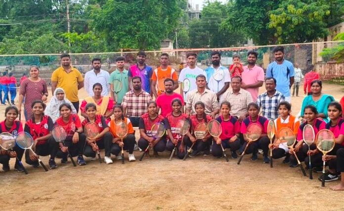 Ball badminton