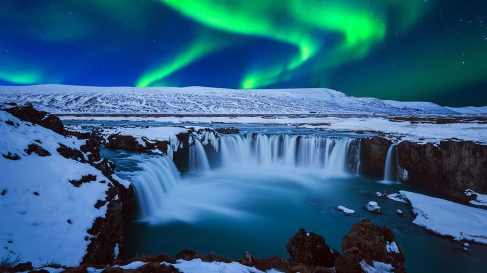 Iceland Winter Escape – Northern Lights & Ice Caves