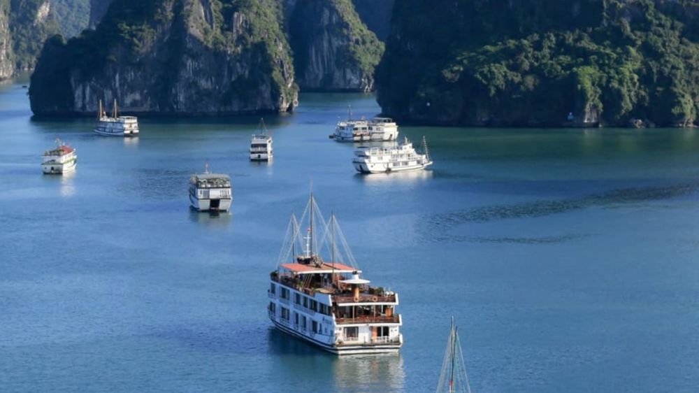 Ho Chi Minh, Da Nang, Hanoi, Ha Long Bay (Day Cruise)