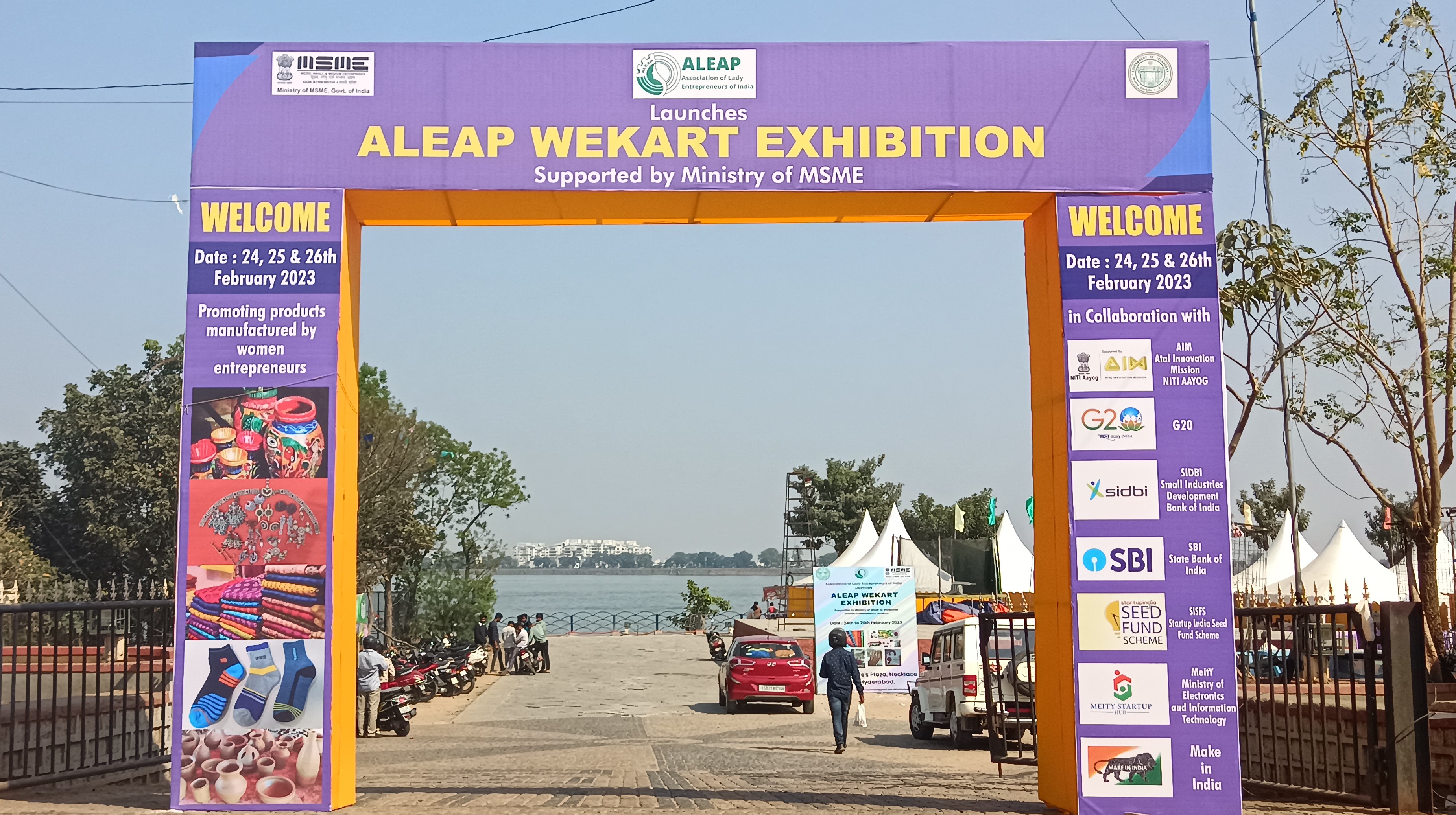 హైదరాబాద్ లోని పీపుల్స్ ప్లాజాలో వీకార్ట్ ఎగ్జిబిషన్ ను ఏర్పాటు చేశారు.