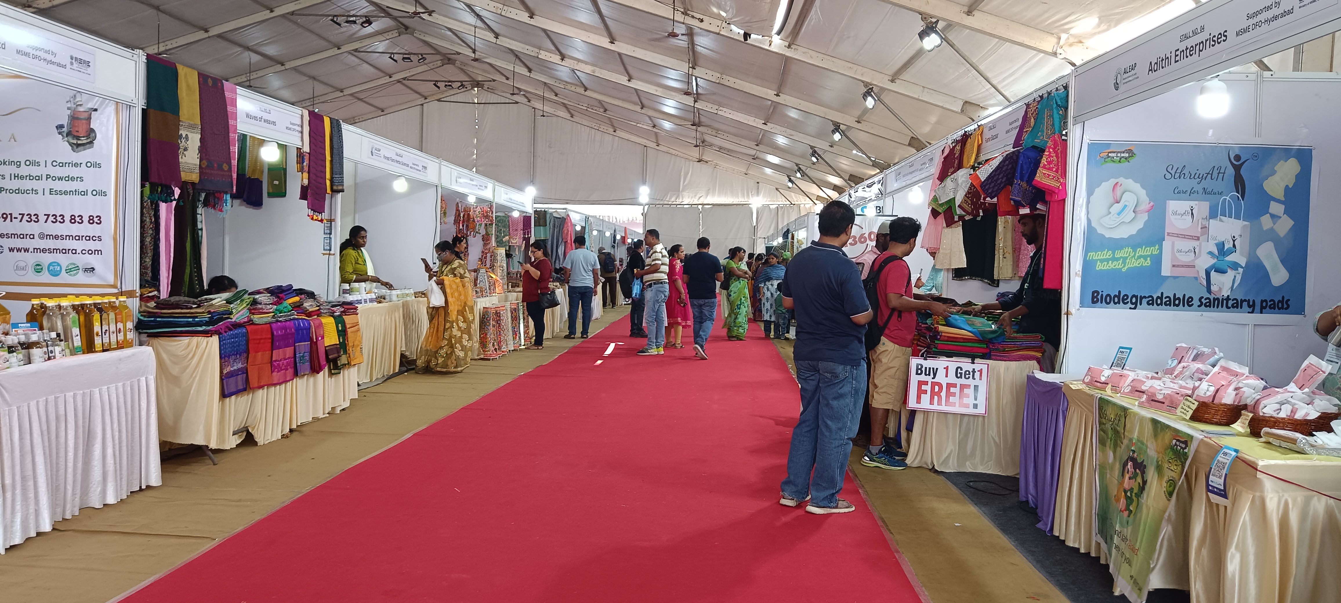 మైదానంలో ఏర్పాటు చేసిన స్టాల్స్