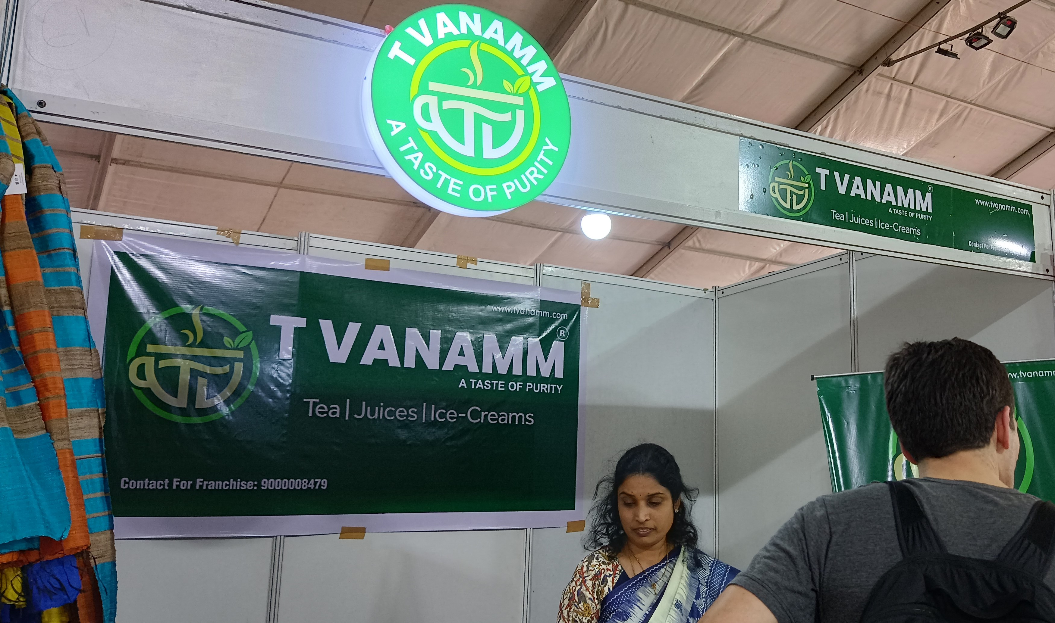 టీ వనం పేరుతో 
కల్తీలేని సహజసిద్దమైన టీ పొడిని విక్రయిస్తున్న వ్యాపారదారులు