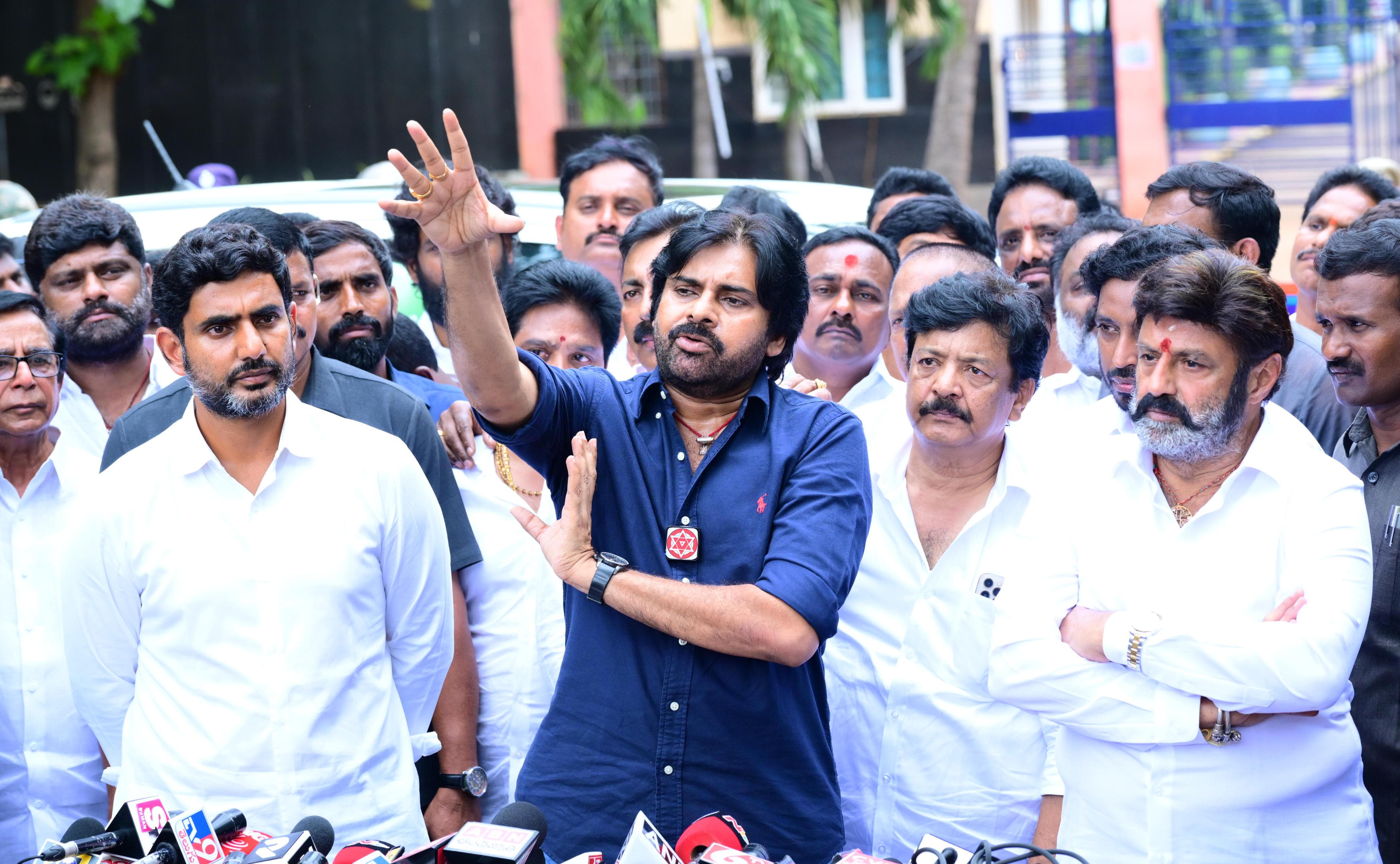 వైసిపి వ్యతిరేక ఓట్లు చీలనివ్వను. 