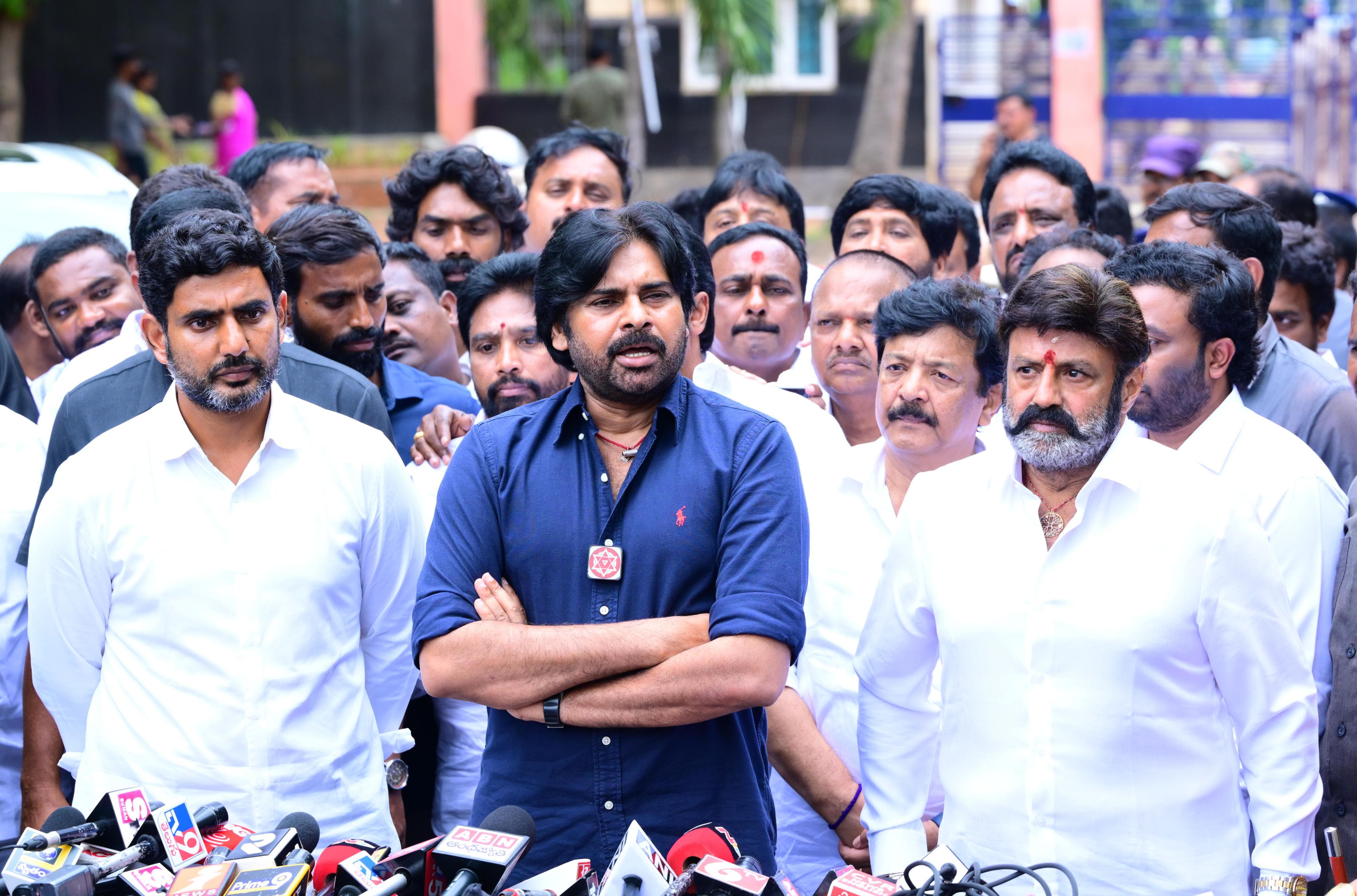 ఏపీలో అరాచక పాలన సాగుతోందని, అందులో భాగమే చంద్రబాబు గారి అరెస్ట్ అని అన్నారు. 
