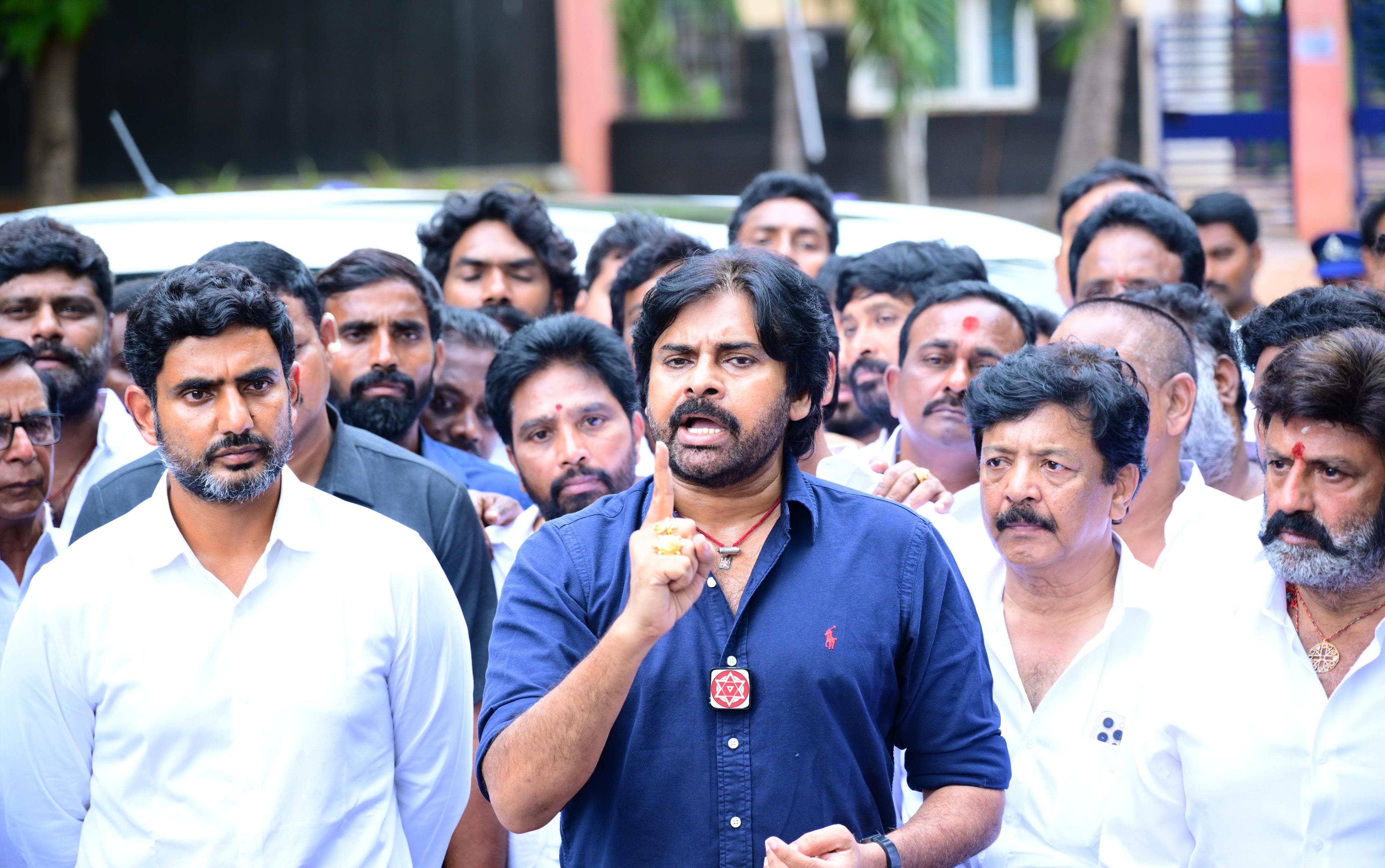 విజన్ 2020తో సైబరాబాద్ అనే ఒక కొత్త నగరాన్ని నిర్మించిన ఘనత చంద్రబాబు దే. 