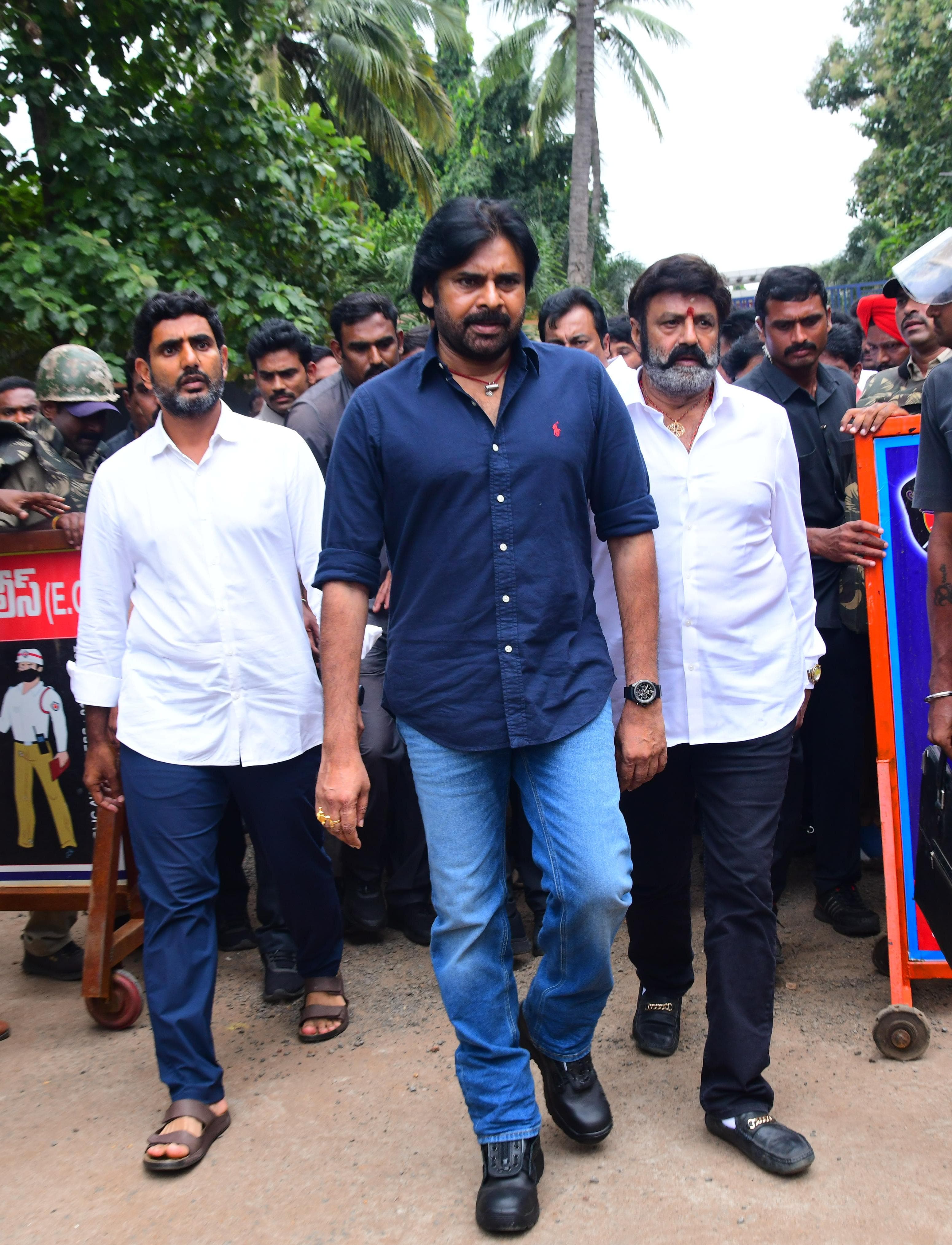 జగన్ ఆర్థిక నేరస్థుడు అంటూ మండిపఢ్డారు. 