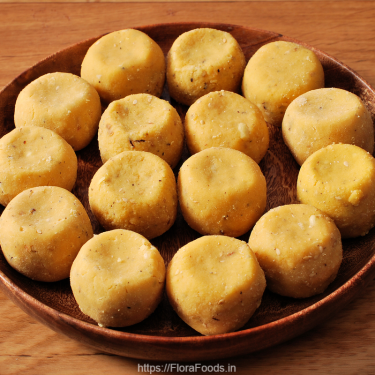 Thambittu Undi (Fried Grams Laddu)/Phutana dal Ke Laddu