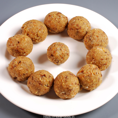 Maledi Undi (Wheat Chapati Laddu)Gehu Roti Ke Laddu