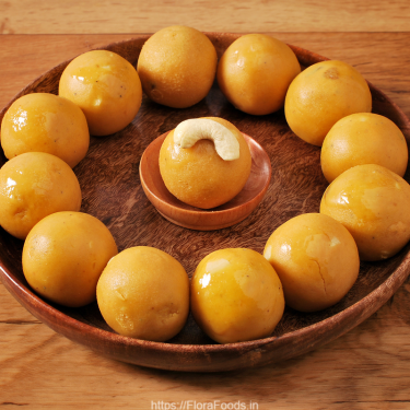 Hesaru Bele Undi (Moong Dal Laddu)