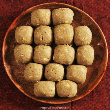 Sajje Hittina Undi (Bajra/Pearl Millet Flour Laddu)Bajre ka Laddu