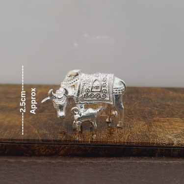 <b>SILVER CURVED NECK Kamadhenu Idol/Cow with Calf</b>
