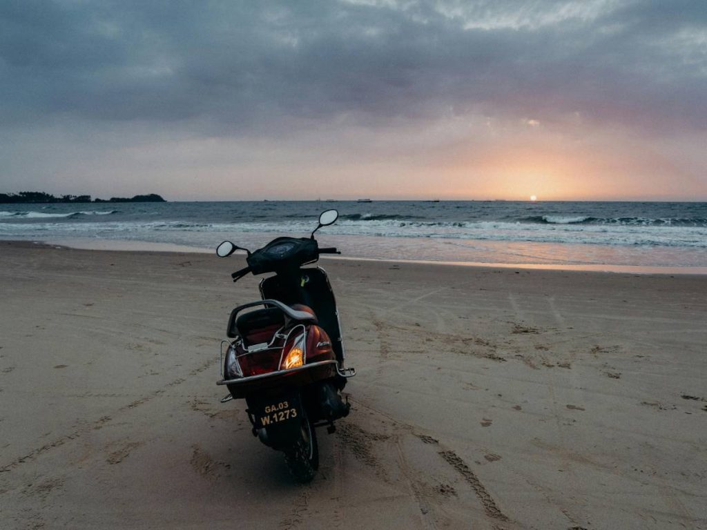 स्थानीय वेबसाइट गोमांतक टाइम्स के एक आर्टिकल के अनुसार गोवा की नई कृषि नीति का मकसद एग्री टूरिज्म को बढ़ावा देना है् इसके तहत राज्य की 4000 स्क्वॉयर किलोमीटर की जमीन पर खेती करने वाले किसान भी अब पर्यटन की गतिविधियों का हिस्सा बनेंगे.  स्थानीय वेबसाइट गोमांतक टाइम्स के एक आर्टिकल के अनुसार गोवा की नई कृषि नीति का मकसद एग्री टूरिज्म को बढ़ावा देना है् इसके तहत राज्य की 4000 स्क्वॉयर किलोमीटर की जमीन पर खेती करने वाले किसान भी अब पर्यटन की गतिविधियों का हिस्सा बनेंगे.